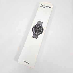 미개봉 새제품 갤럭시 워치6 클래식 16G 블랙색상 43MM 17.5만원 판매합니다.
