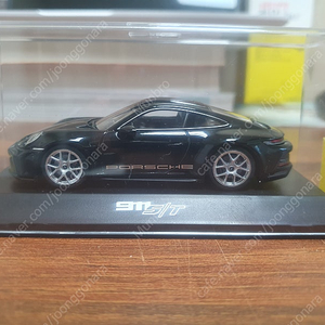 1:43 1/43 스파크 포르쉐 992ST 판매합니다.