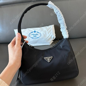 새상품 프라다 리나일론 호보백