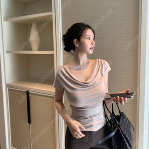 (새상품) 더마농 케이시 카울 캡소매 티셔츠 핑크베이지, 크림, 블랙 FREE / 더로랑 메이빈스 히프나틱 드레이프