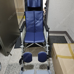 휠체어 판매합니다.(침대처럼 완전히 펼칠 수 있어요.)