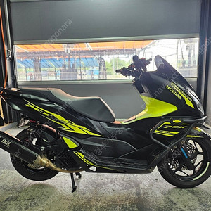 22년식 튜닝PCX125 익실머플러장착 판매합니다