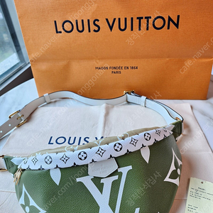 루이비통 자이언트 범백 M44611 한정판 크로스백 모노그램