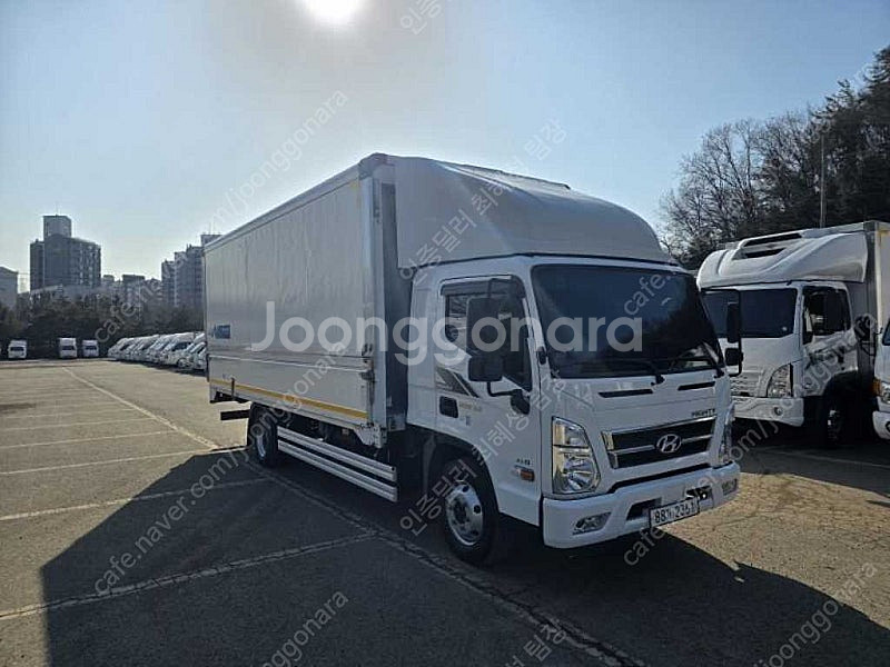 중고윙바디 흰색 2022년식 3.5톤 올 뉴 마이티 중...--3