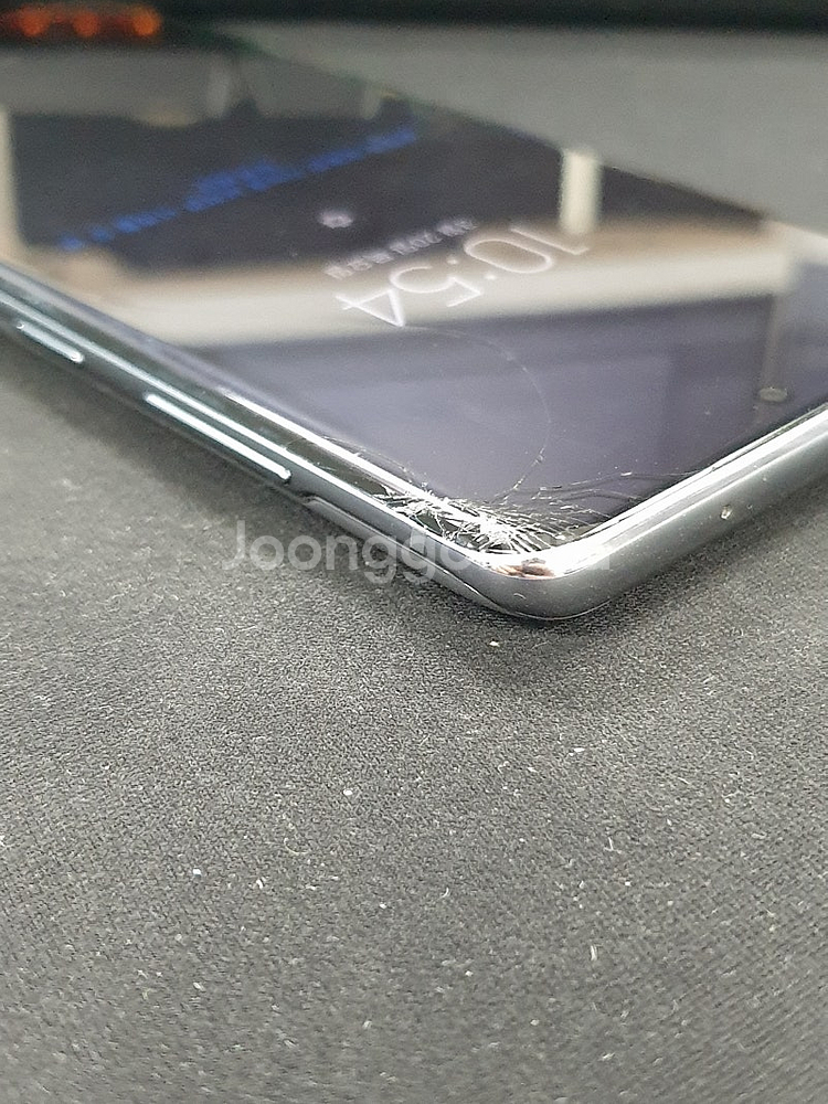 갤럭시 S20 그레이 128기가 20년 4월개통 무잔상 파손폰 9만에판매해요--7