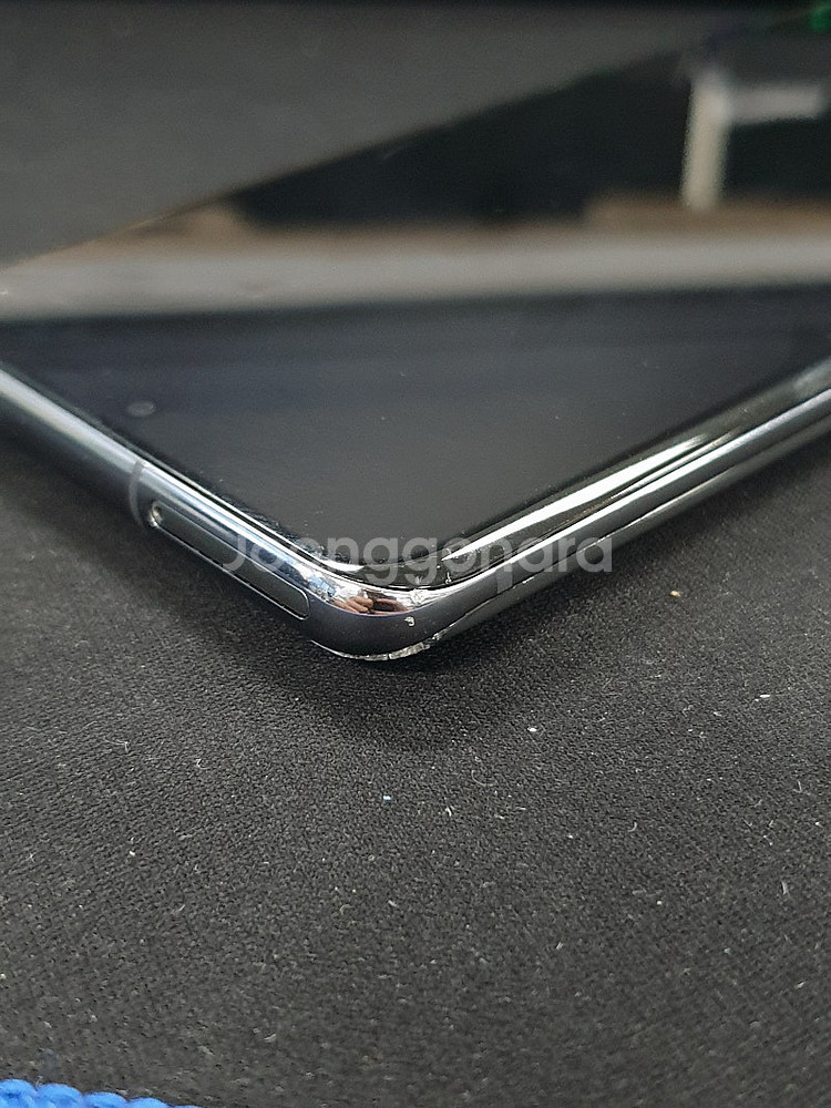 갤럭시 S20 그레이 128기가 20년 4월개통 무잔상 파손폰 9만에판매해요--8