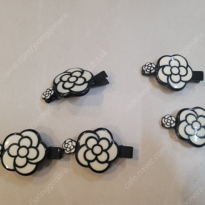 동백두꽃 집게핀 5개 이미지