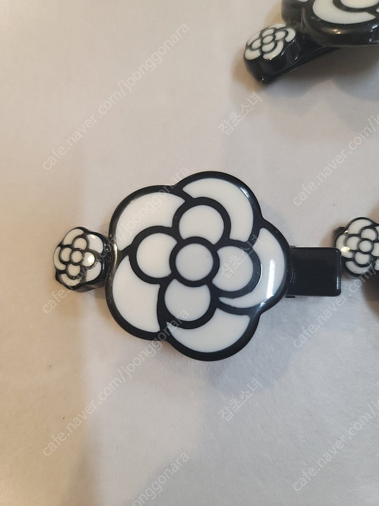 동백두꽃 집게핀 5개 이미지