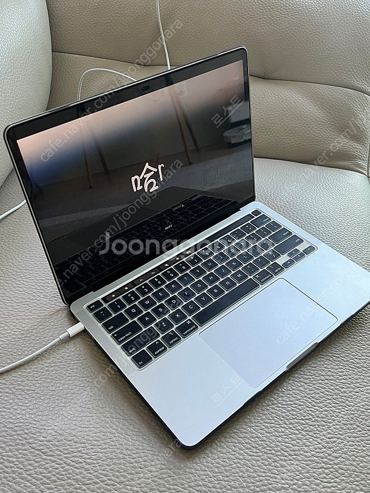 맥북m2 프로 13인치 8기가 256 풀박 팝니다 거의...--0