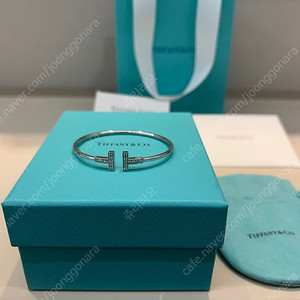 정품 티파니 T 와이어 화이트골드 파베다이아 세팅 팔찌. sm 사이즈