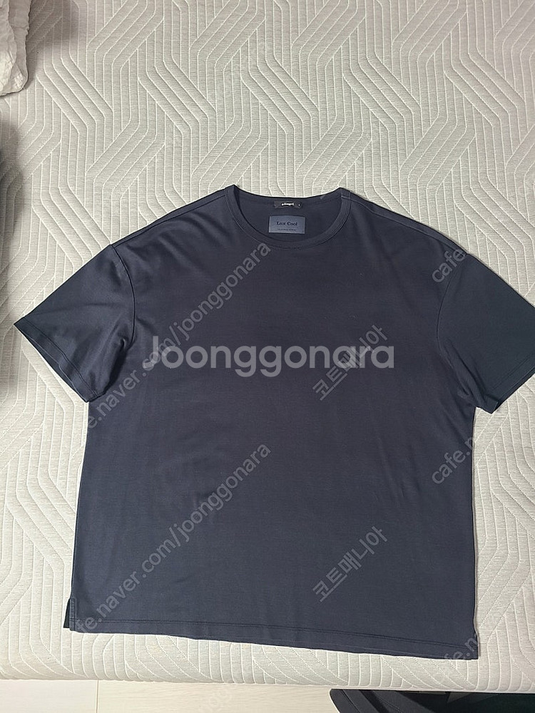 알레그리 럭스쿨 세미오버핏 반팔티셔츠 L 사이즈 팝니다...--0