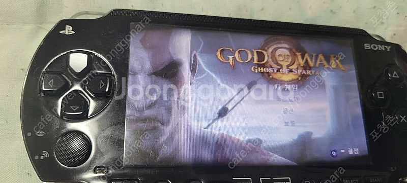 psp 팝니다. 게임 들어있구여. 사진참조 4기가 정품...--4