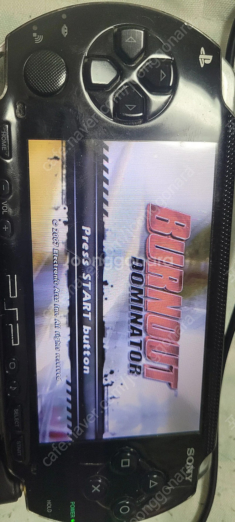 psp 팝니다. 게임 들어있구여. 사진참조 4기가 정품...--6