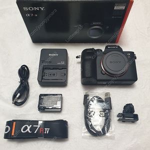 소니 A7R4 , 35GM 삼오금 , 50GM 오십금 오이금 팝니다.