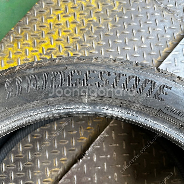 255 40 20 브릿지스톤 투란자 T005 중고타이어...--1