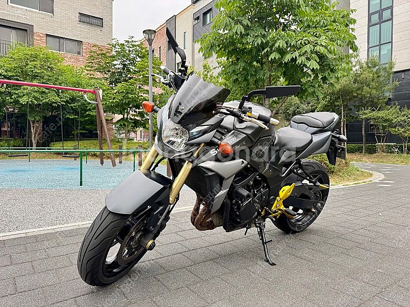 스즈끼 GSR-750 16년식 판매합니다.--0