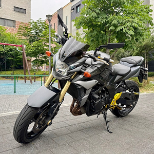 스즈끼 GSR-750 16년식 판매합니다.