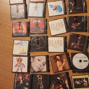 머라이어캐리, 마돈나, 마이클잭슨 등 각종 팝송 CD와 쿨, 영턱스, 언타이틀, 디바, 유피등 90년대 가요 CD