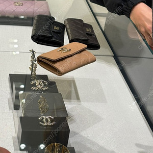 [미개봉] 샤넬 카드지갑 캐비어 똑딱이 블랙 색상 카드 플랩