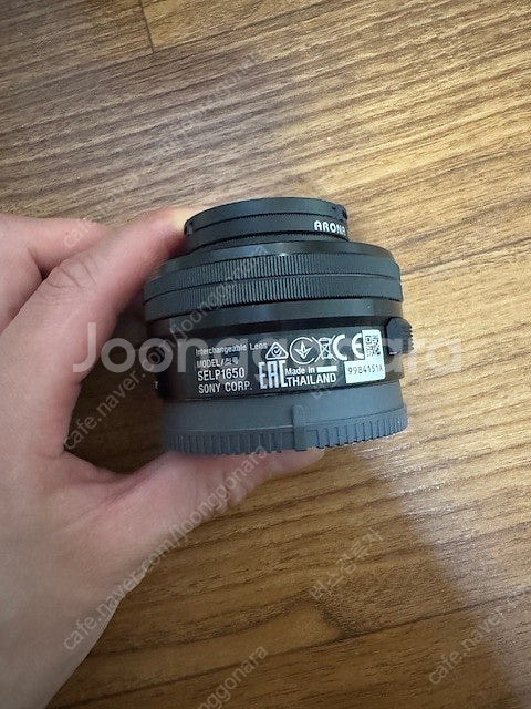 소니 SELP 1650 3.5-5.6 렌즈 팝니다--1