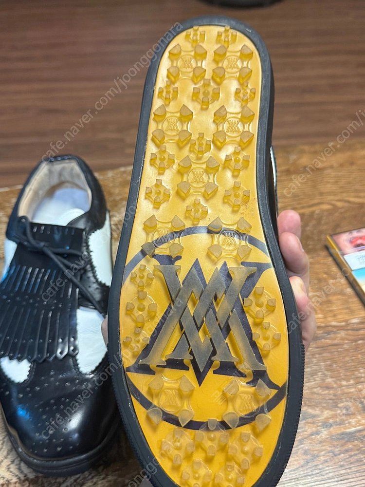 어뉴 썬플라워 테슬 골프화 280 이미지
