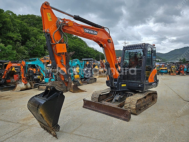 02 두산 굴삭기 dx55 2018년식 코끼리집게 있는...--0