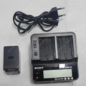 소니 더블충전기 vqv10. 대용량 밧데리 fv100a. 상태 매우 좋은것 팝니다.