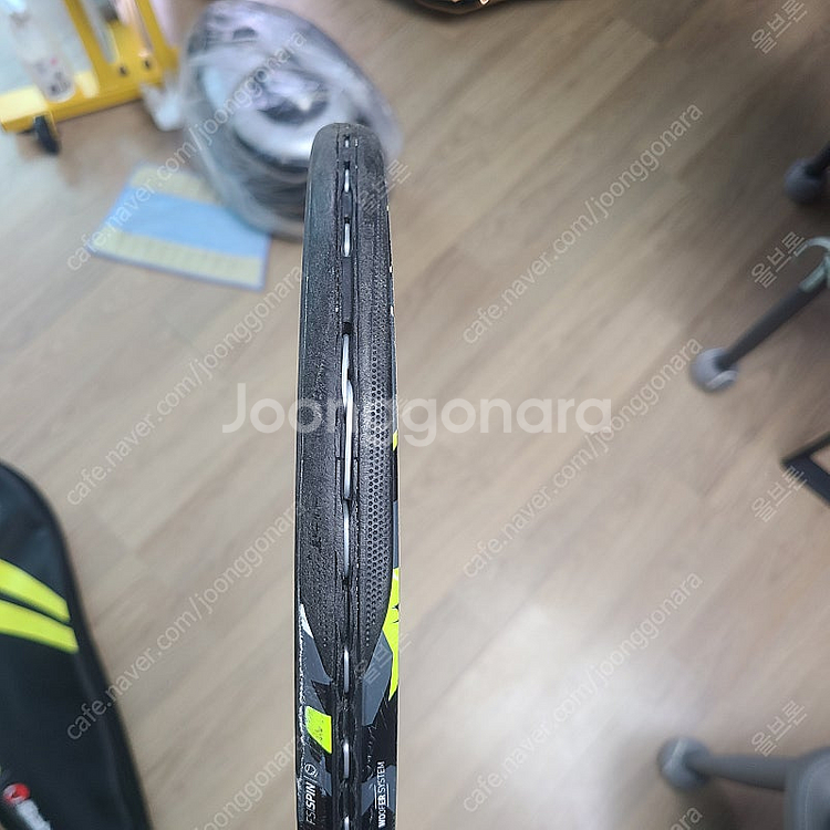 바볼랏 퓨어에어로 테니스라켓 팝니다.--8