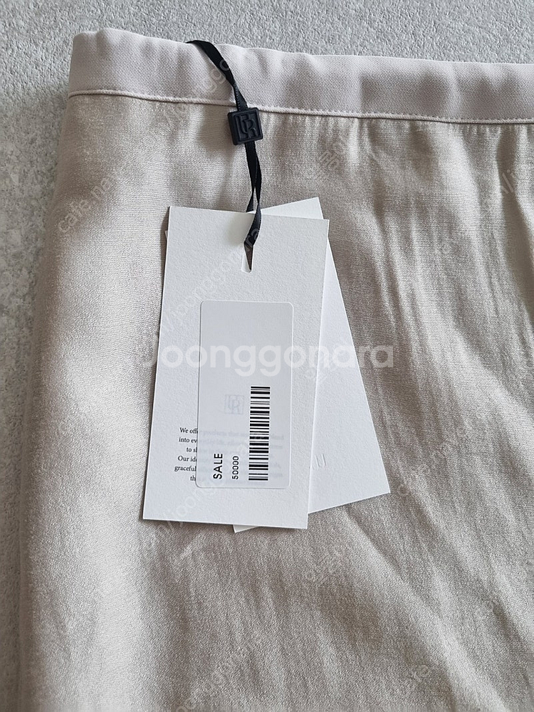 유메르 도산 세일ㅡ실키 스커트 프리사이즈--1