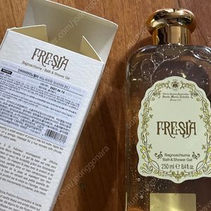 산타마리아노벨라 바뇨쉬우마 프리지아 바디워시