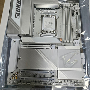 AORUS X870E PRO ICE 메인보드 구입후 일주일사용