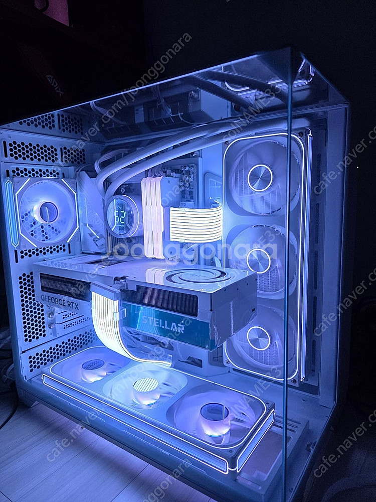 라이젠7 9800X3D RTX5080 화이트 미사용 리...--0