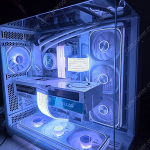 라이젠7 9800X3D RTX5080 화이트 미사용 리안리본체 팝니다