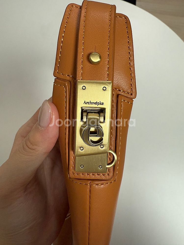 아카이브앱크 클립 호보백 골든 코랄 가방--4