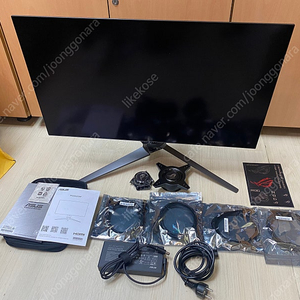 에이수스 ASUS ROG SWIFT OLED PG32UCDP 게이밍 모니터 팝니다.