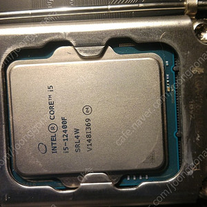 인텔 cpu i5-12400f 를 10만원에 팝니다. cpu cooler 포함