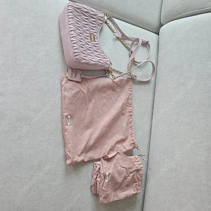 미우미우miumiu 마테라쎄 숄더백