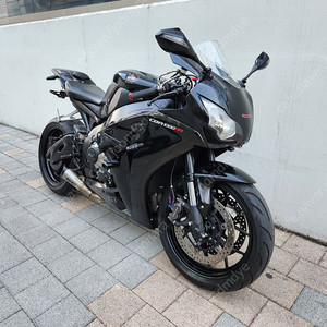 08년식 혼다 cbr1000rr 상태A급 판매합니다.