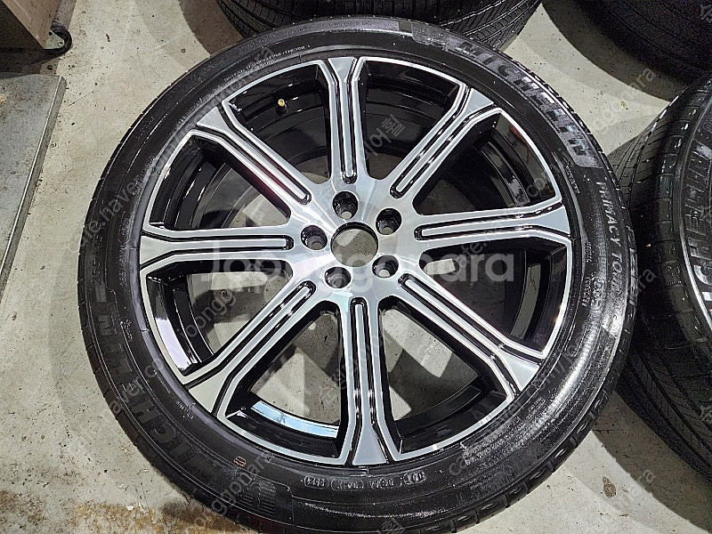 볼보XC60 20인치 순정 휠타이어 판매합니다--4