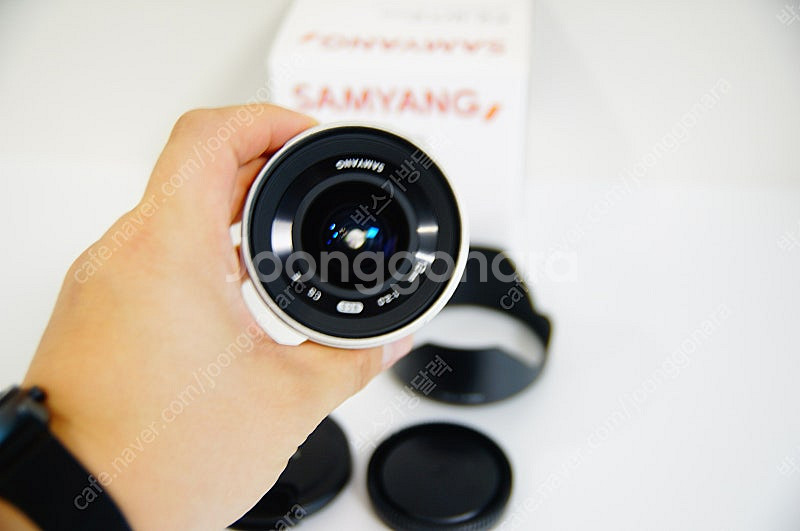 삼양 12mm f1.4 실버 소니 E마운트 렌즈팝니다.--1