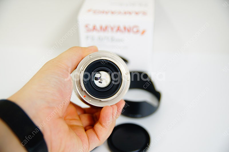 삼양 12mm f1.4 실버 소니 E마운트 렌즈팝니다.--2