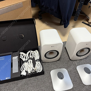 KEF LSX ll, 스탠드