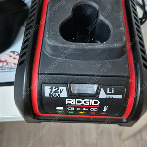 Ridgid 12V 배터리 충전기