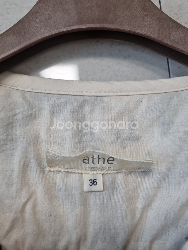 바네사브루노 아떼 블랙 플라워 자수 집업 점퍼--7