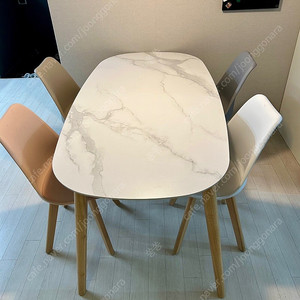 천연원목 세라믹 식탁 & 의자 4개 포함(7/12까지만)