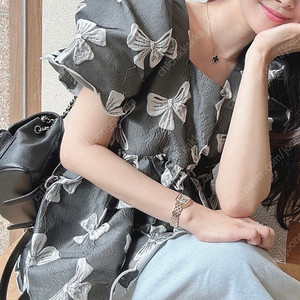 바이씨니 제작 리본자가드 블라우스 그레이