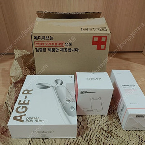 [박스미개봉 정품]메디큐브 에이지알 더마 EMS 샷(거치대+부스터젤대용량)풀세트 새상품입니다.