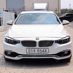 BMW 4시리즈 중고 BMW 4시리즈 중고차 흰색 2018년식 69,369km 420d 그란쿠페 럭셔리 개인사업자 차량구매