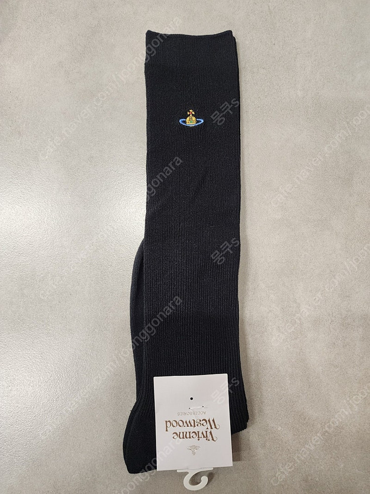 비비안 웨스트우드 오브 스쿨 립드 하이 삭스 블랙--2