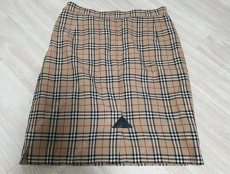 버버리 여성용 치마 판매합니다--1